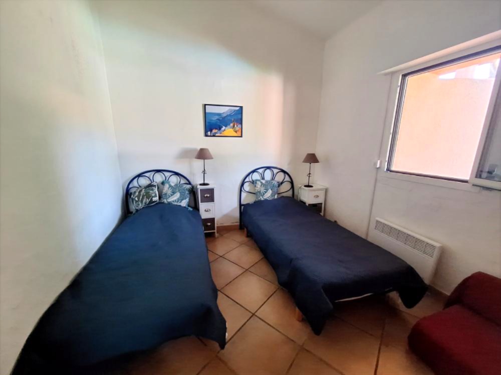 Chambre avec lits simples